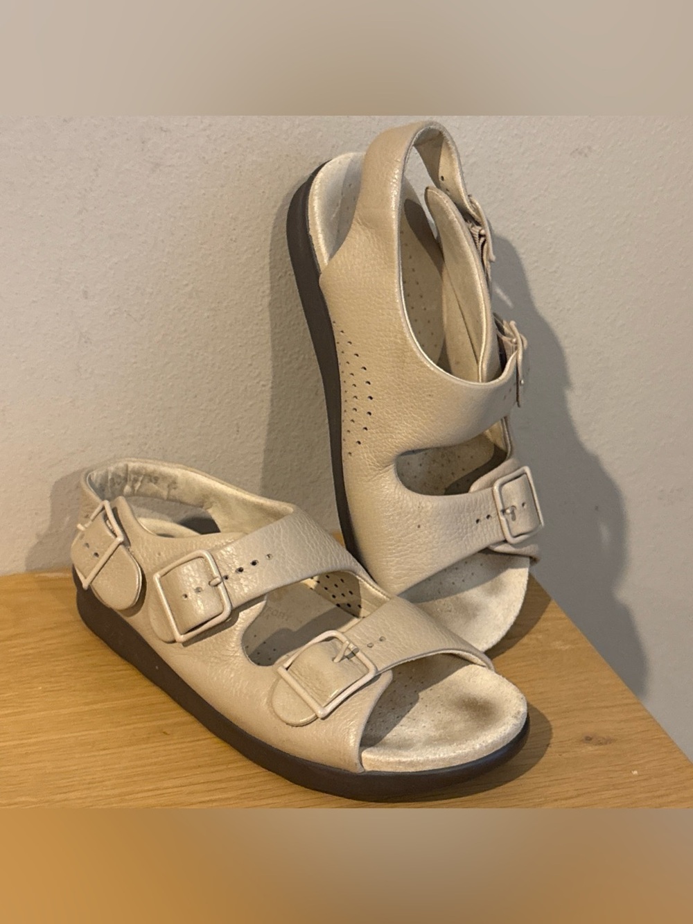 SAS Relaxed Comfort Sandal Roamer Women's Shoes Tan Buckles Sz 6 1/2